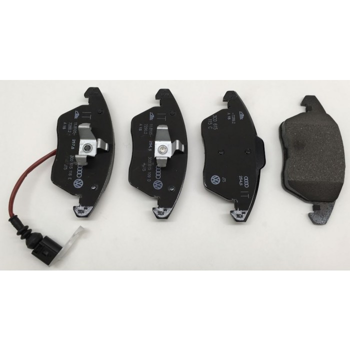 Снимка на 1 set: brake pads with wear indicator for disc brake VAG 3C0698151C за Audi A1 (8X1) 1.4 TFSI - 140 коня бензин