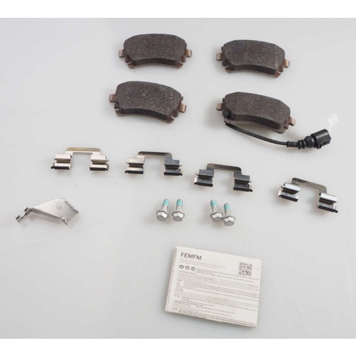 Снимка на 1 set: brake pads with wear indicator for disc brake VAG 7E0698451A за VW Transporter 6 Box (SGA, SGH) 2.0 TDI 4motion - 140 коня дизел