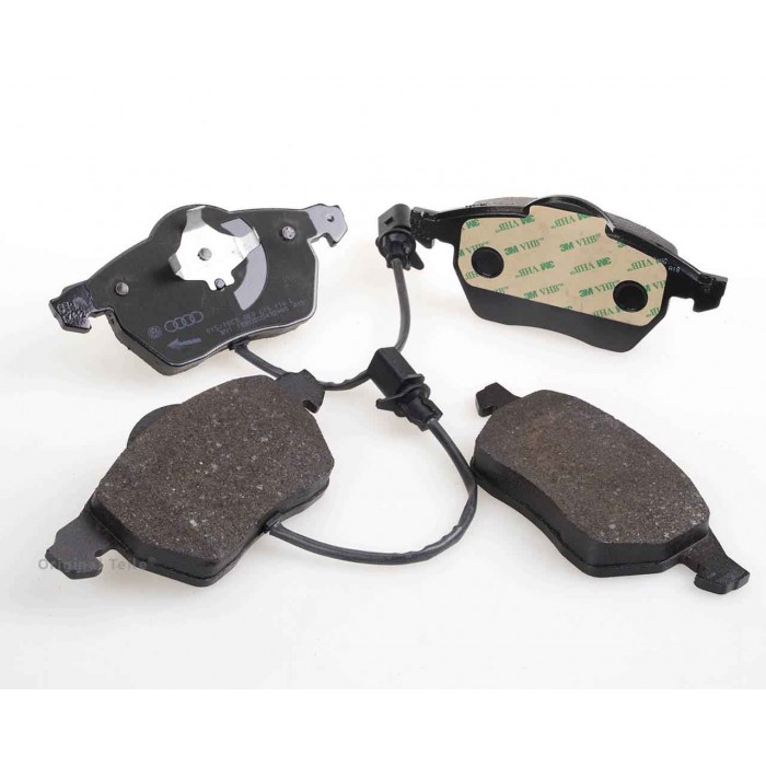 Снимка на 1 set: brake pads with wear indicator for disc brake VAG 8E0698151K за Audi A6 Sedan (4B, C5) 2.7 quattro - 254 коня бензин